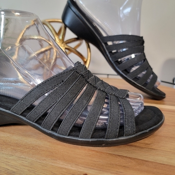Impo Gracious Black Strappy stretch slip on sandals Size 7 - Picture 3 of 16